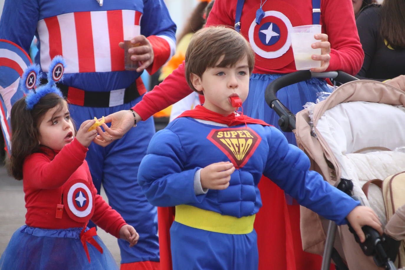 Fotos: El Carnaval vuelve a teñir de color y alegría las calles de Jerez