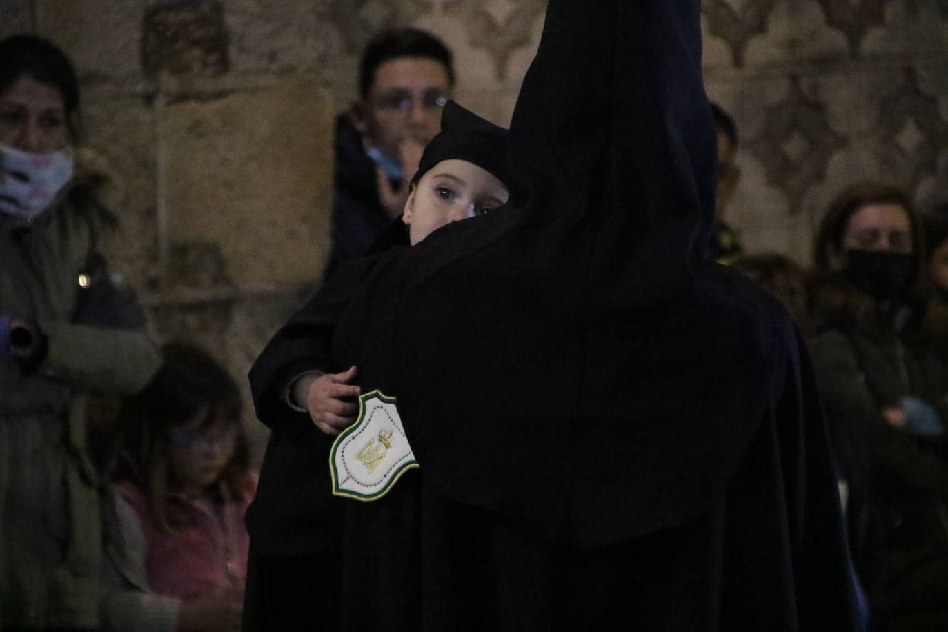 Fotos: Jerez vuelve a enmudecer ante Jesús Orando en el Huerto y Nuestra Señora del Silencio en una nueva noche de Martes Santo