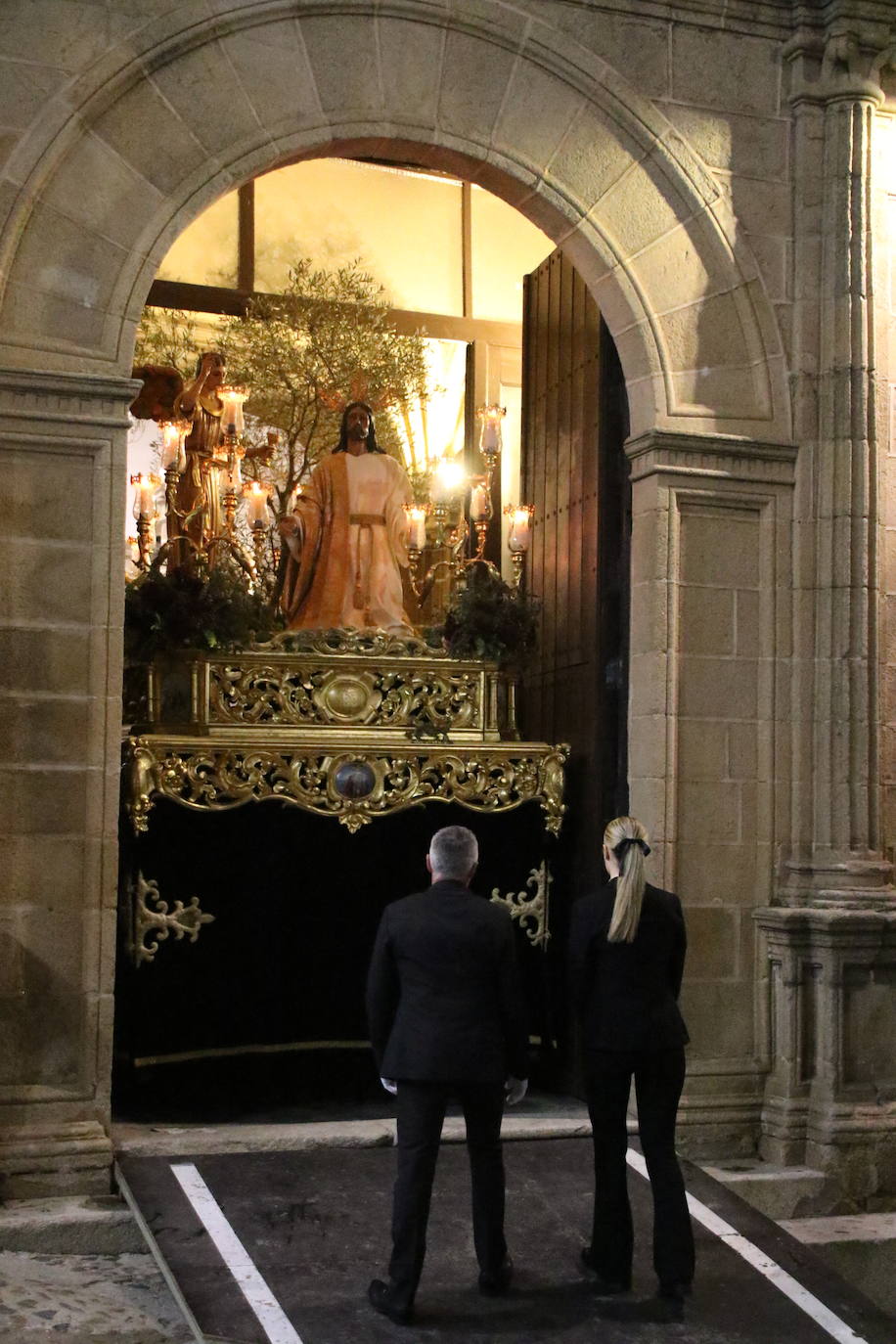 Fotos: Jerez vuelve a enmudecer ante Jesús Orando en el Huerto y Nuestra Señora del Silencio en una nueva noche de Martes Santo