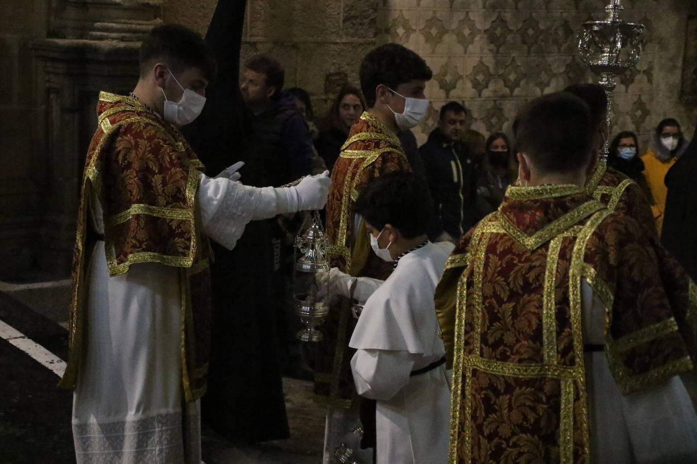 Fotos: Jerez vuelve a enmudecer ante Jesús Orando en el Huerto y Nuestra Señora del Silencio en una nueva noche de Martes Santo