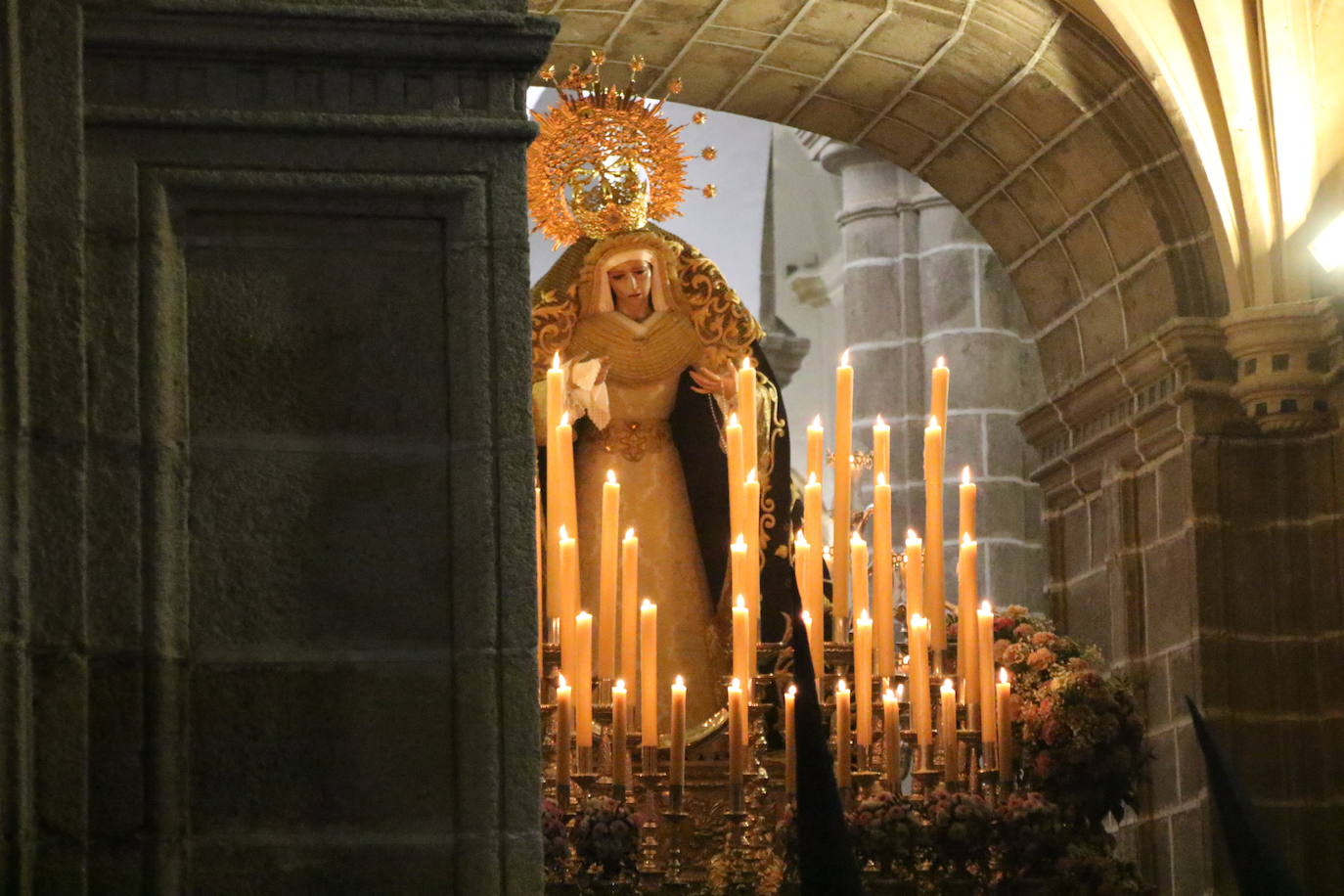 Fotos: Jerez vuelve a enmudecer ante Jesús Orando en el Huerto y Nuestra Señora del Silencio en una nueva noche de Martes Santo