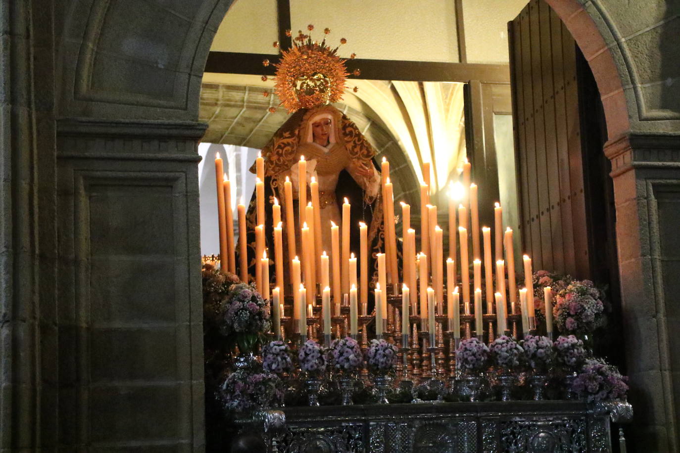 Fotos: Jerez vuelve a enmudecer ante Jesús Orando en el Huerto y Nuestra Señora del Silencio en una nueva noche de Martes Santo