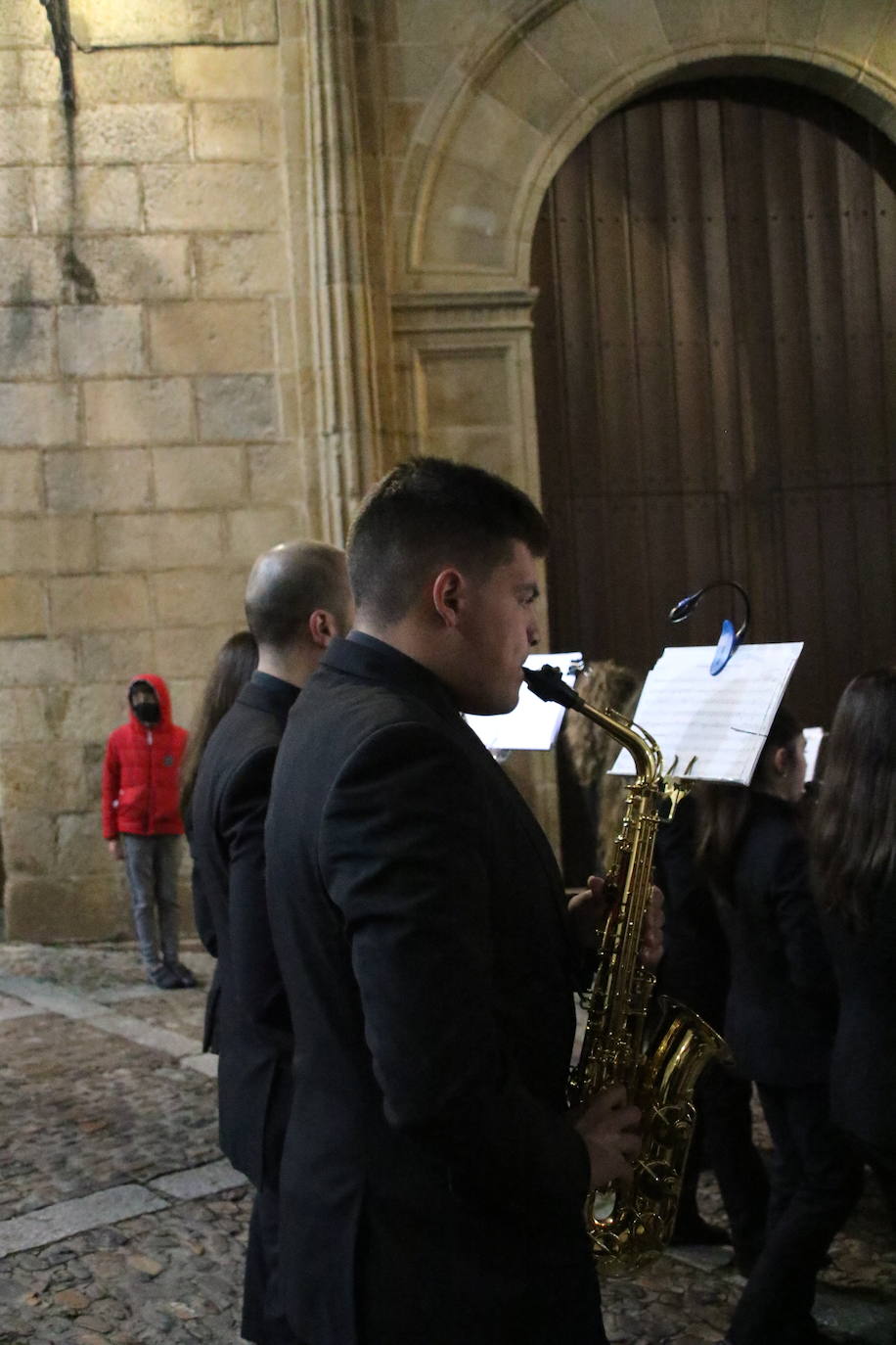 Fotos: Jerez vuelve a enmudecer ante Jesús Orando en el Huerto y Nuestra Señora del Silencio en una nueva noche de Martes Santo