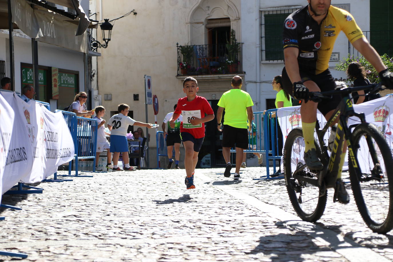 Fotos: Bruno Paixão y Anabel Benítez, vencedores de la XXIII Carrera Popular de Jerez de los Caballeros