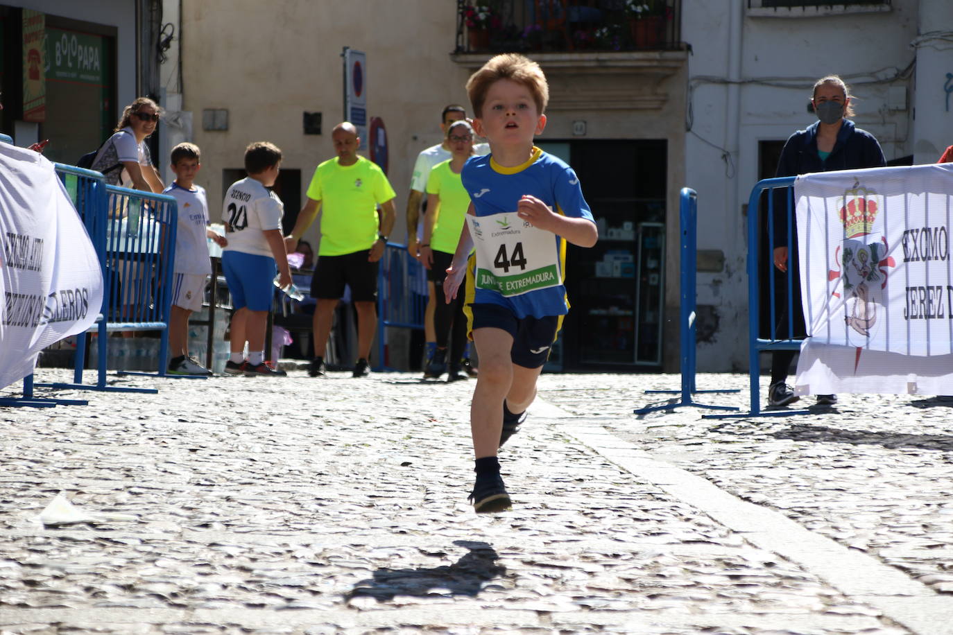 Fotos: Bruno Paixão y Anabel Benítez, vencedores de la XXIII Carrera Popular de Jerez de los Caballeros