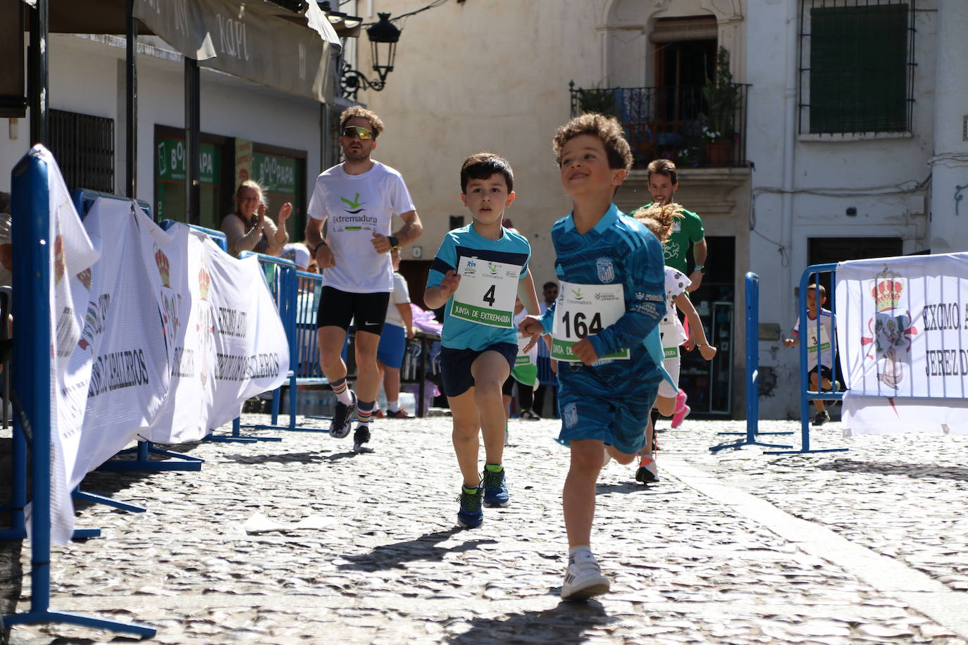 Fotos: Bruno Paixão y Anabel Benítez, vencedores de la XXIII Carrera Popular de Jerez de los Caballeros