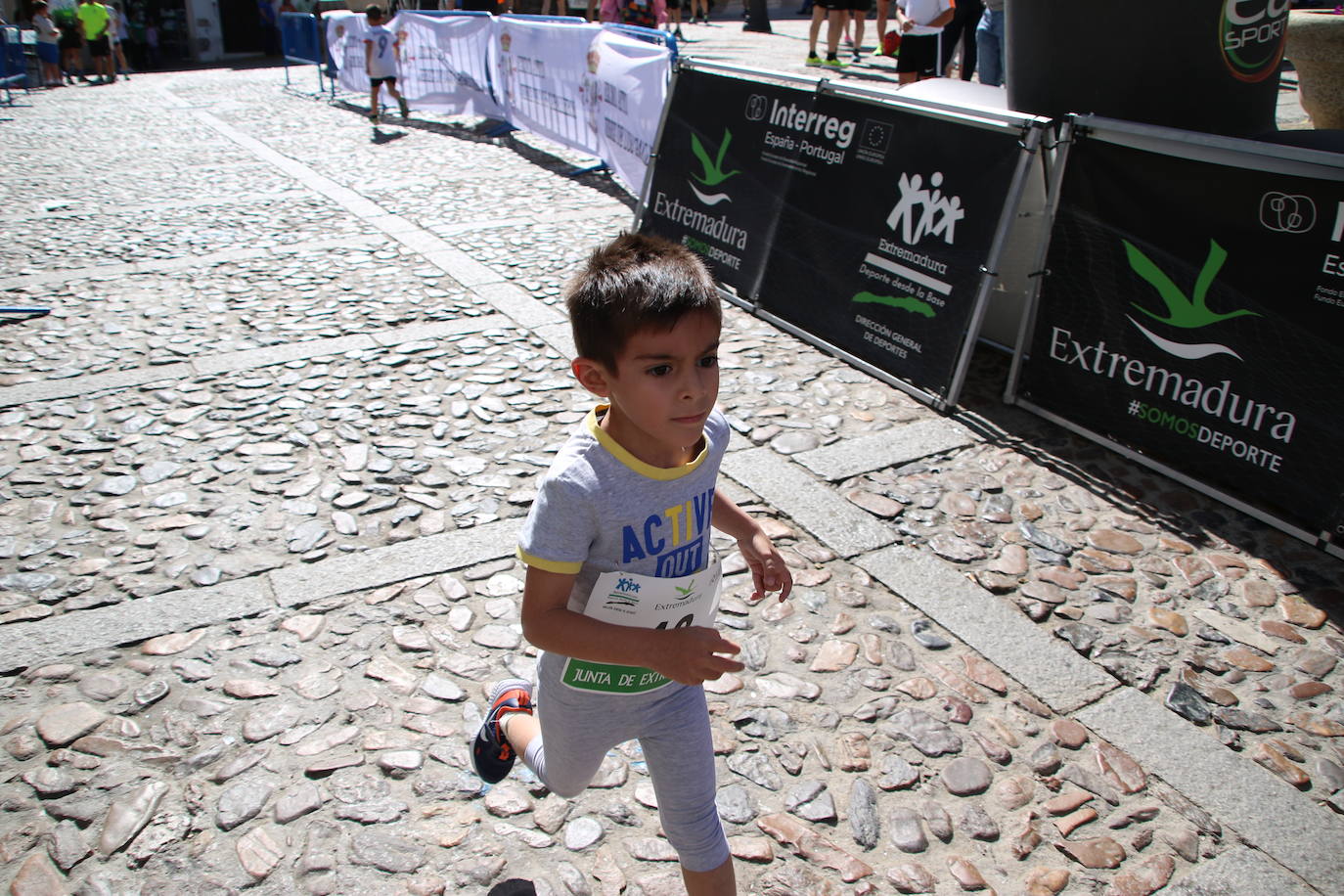 Fotos: Bruno Paixão y Anabel Benítez, vencedores de la XXIII Carrera Popular de Jerez de los Caballeros