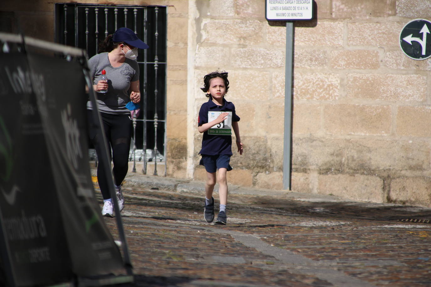 Fotos: Bruno Paixão y Anabel Benítez, vencedores de la XXIII Carrera Popular de Jerez de los Caballeros