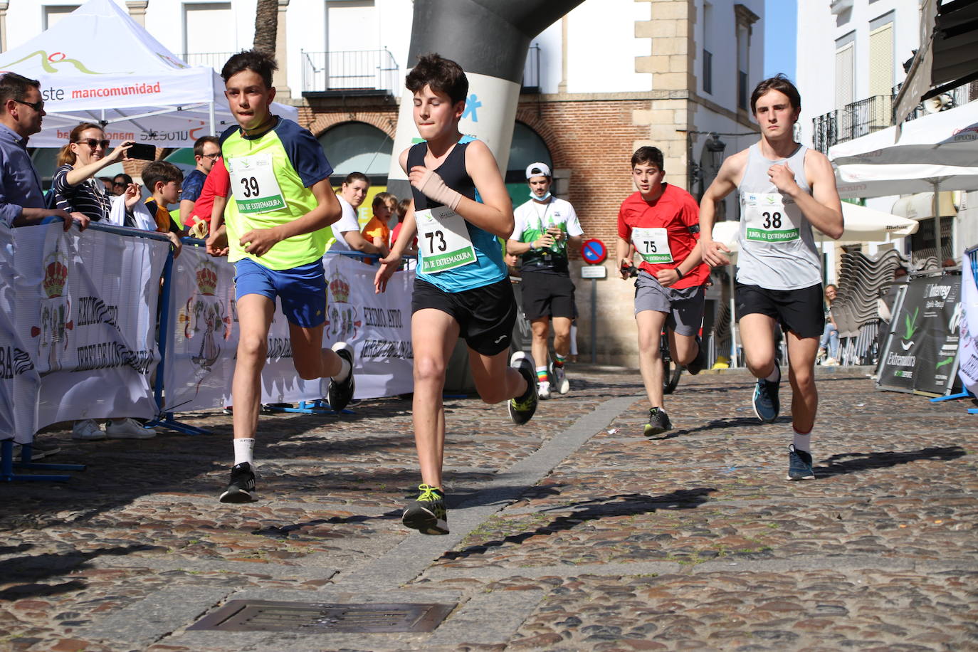 Fotos: Bruno Paixão y Anabel Benítez, vencedores de la XXIII Carrera Popular de Jerez de los Caballeros