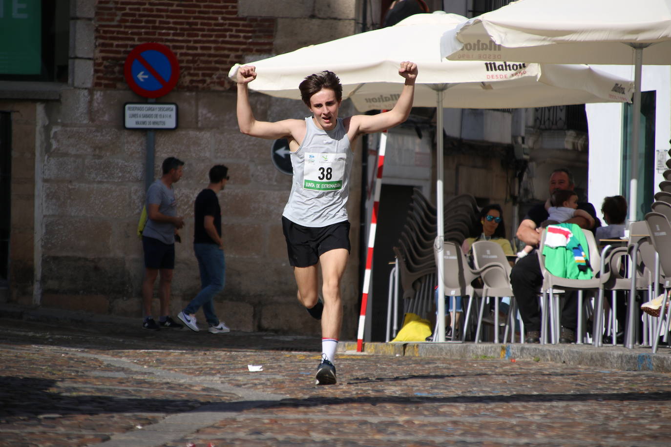 Fotos: Bruno Paixão y Anabel Benítez, vencedores de la XXIII Carrera Popular de Jerez de los Caballeros