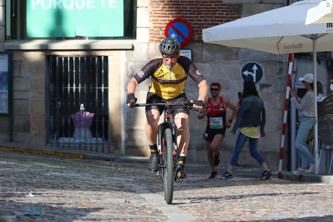 Fotos: Bruno Paixão y Anabel Benítez, vencedores de la XXIII Carrera Popular de Jerez de los Caballeros