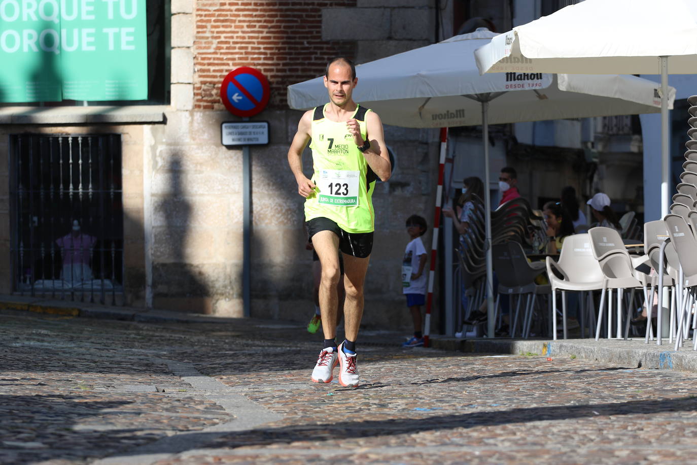 Fotos: Bruno Paixão y Anabel Benítez, vencedores de la XXIII Carrera Popular de Jerez de los Caballeros