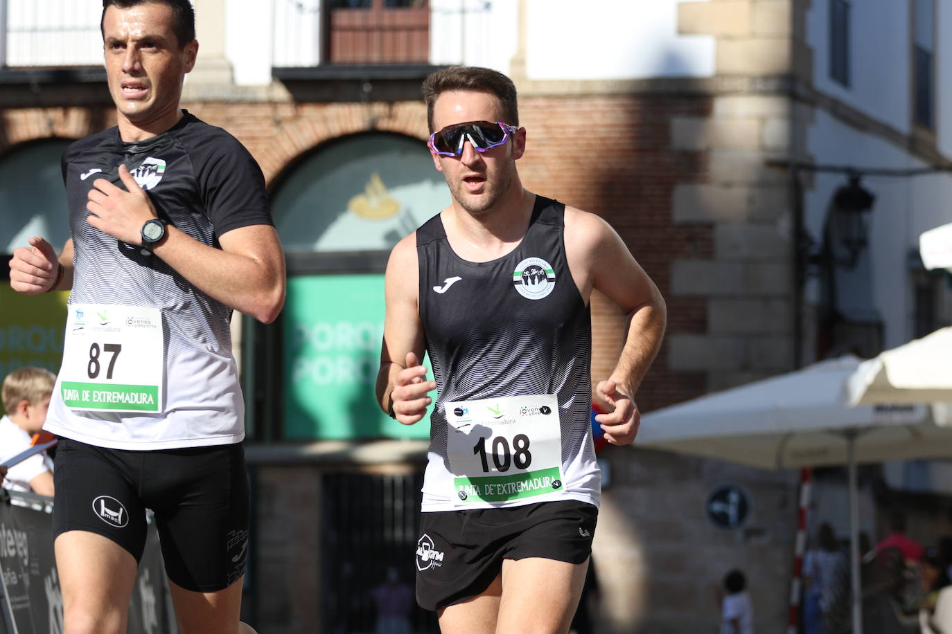 Fotos: Bruno Paixão y Anabel Benítez, vencedores de la XXIII Carrera Popular de Jerez de los Caballeros