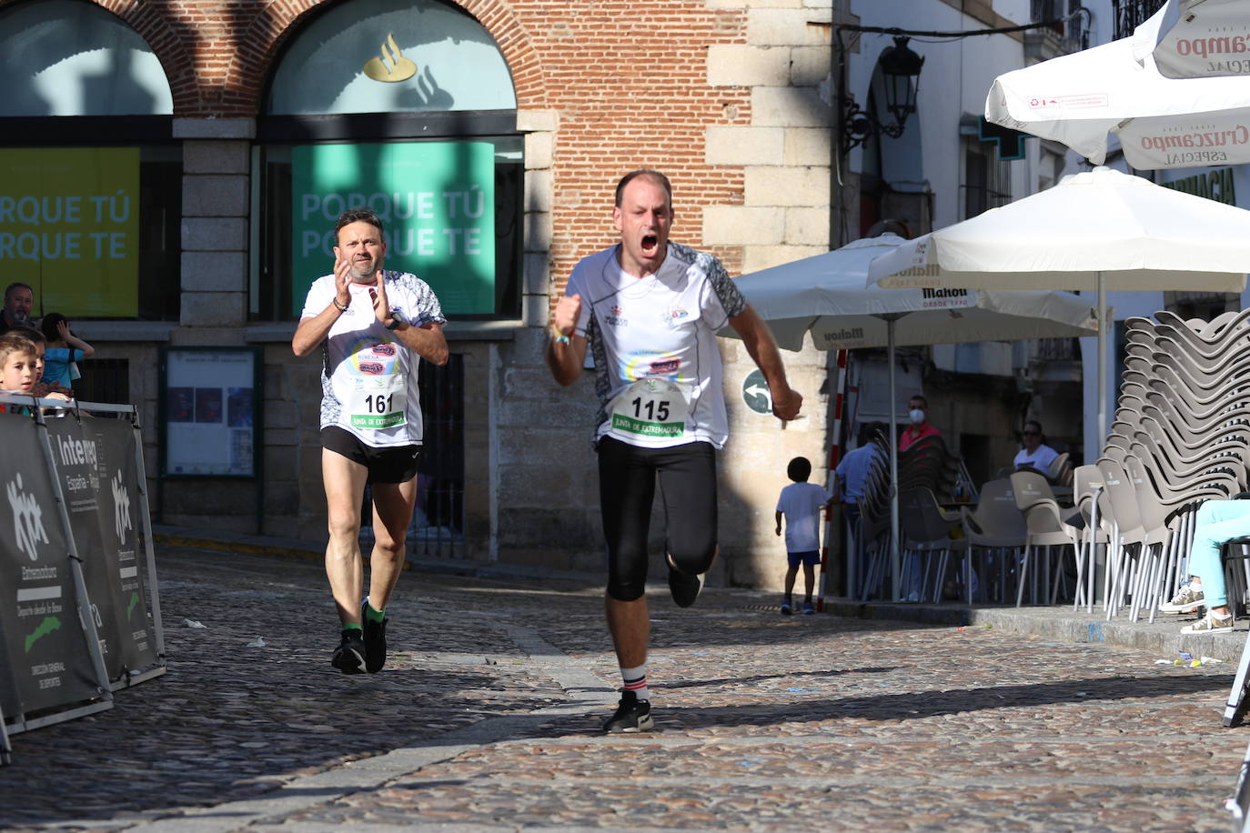 Fotos: Bruno Paixão y Anabel Benítez, vencedores de la XXIII Carrera Popular de Jerez de los Caballeros