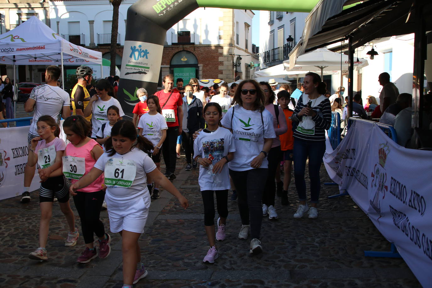 Fotos: Bruno Paixão y Anabel Benítez, vencedores de la XXIII Carrera Popular de Jerez de los Caballeros