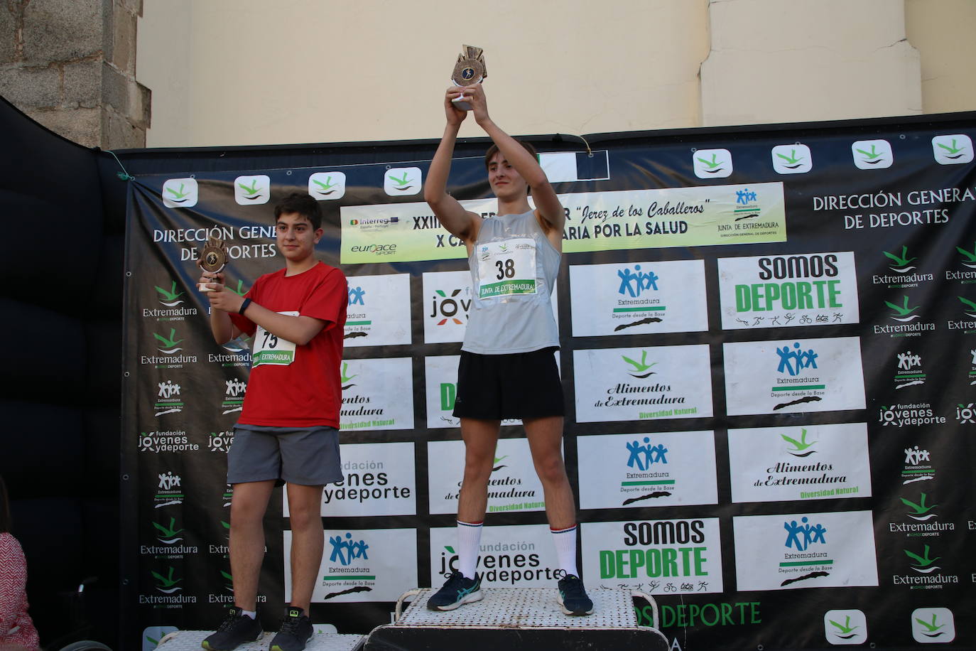 Fotos: Bruno Paixão y Anabel Benítez, vencedores de la XXIII Carrera Popular de Jerez de los Caballeros