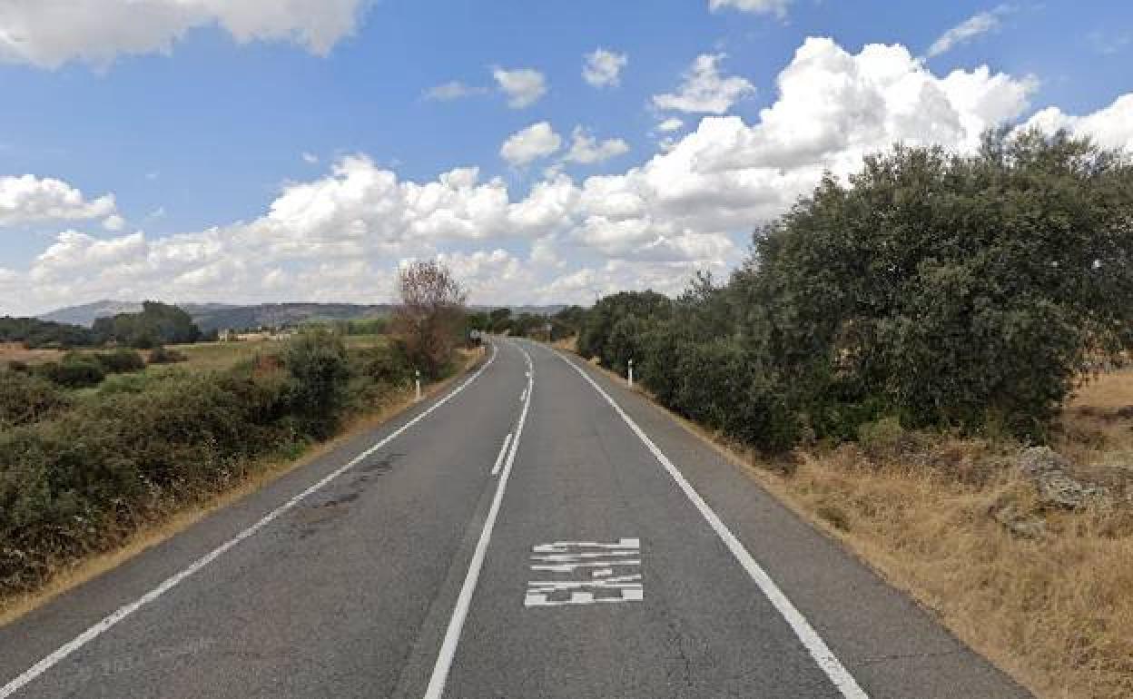 Carretera Ex-112 entre Brovales y Burguillos del Cerro. 