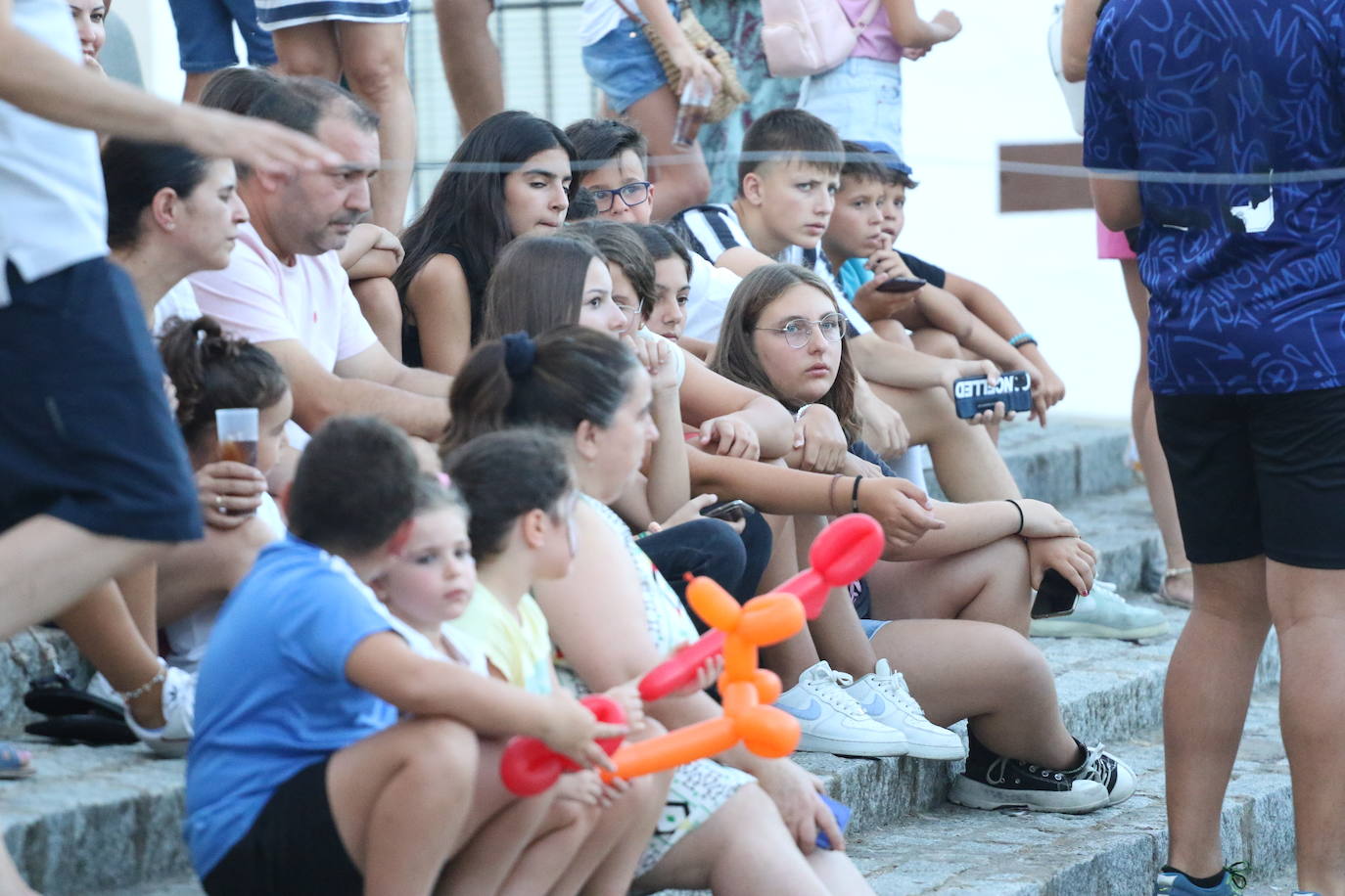 Fotos: La «velá» del barrio de Santa Catalina continúa este sábado con más música y animación