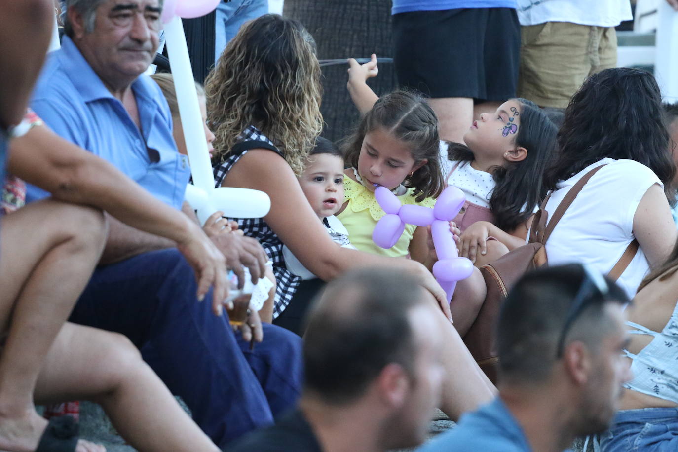 Fotos: La «velá» del barrio de Santa Catalina continúa este sábado con más música y animación