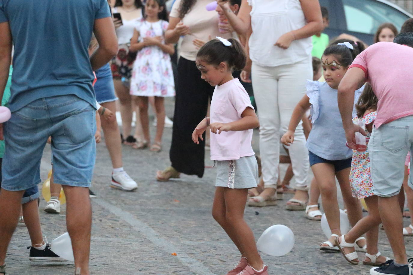 Fotos: La «velá» del barrio de Santa Catalina continúa este sábado con más música y animación