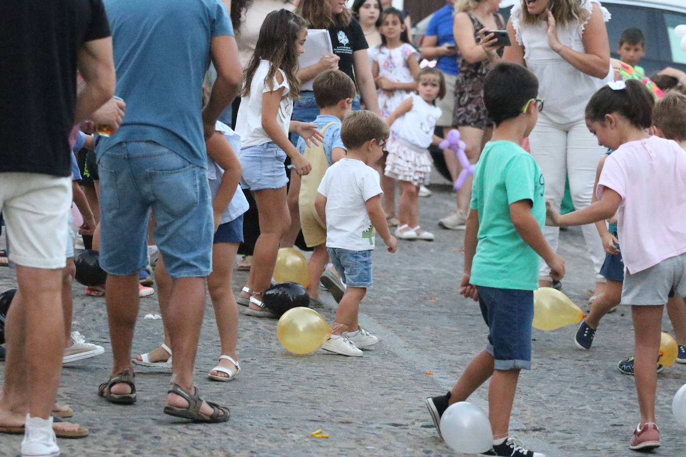 Fotos: La «velá» del barrio de Santa Catalina continúa este sábado con más música y animación