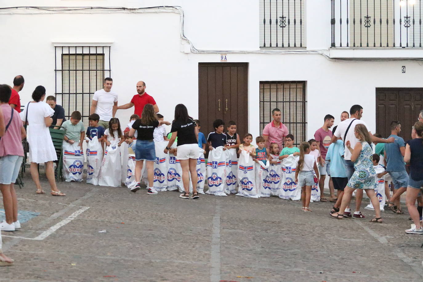 Fotos: La «velá» del barrio de Santa Catalina continúa este sábado con más música y animación