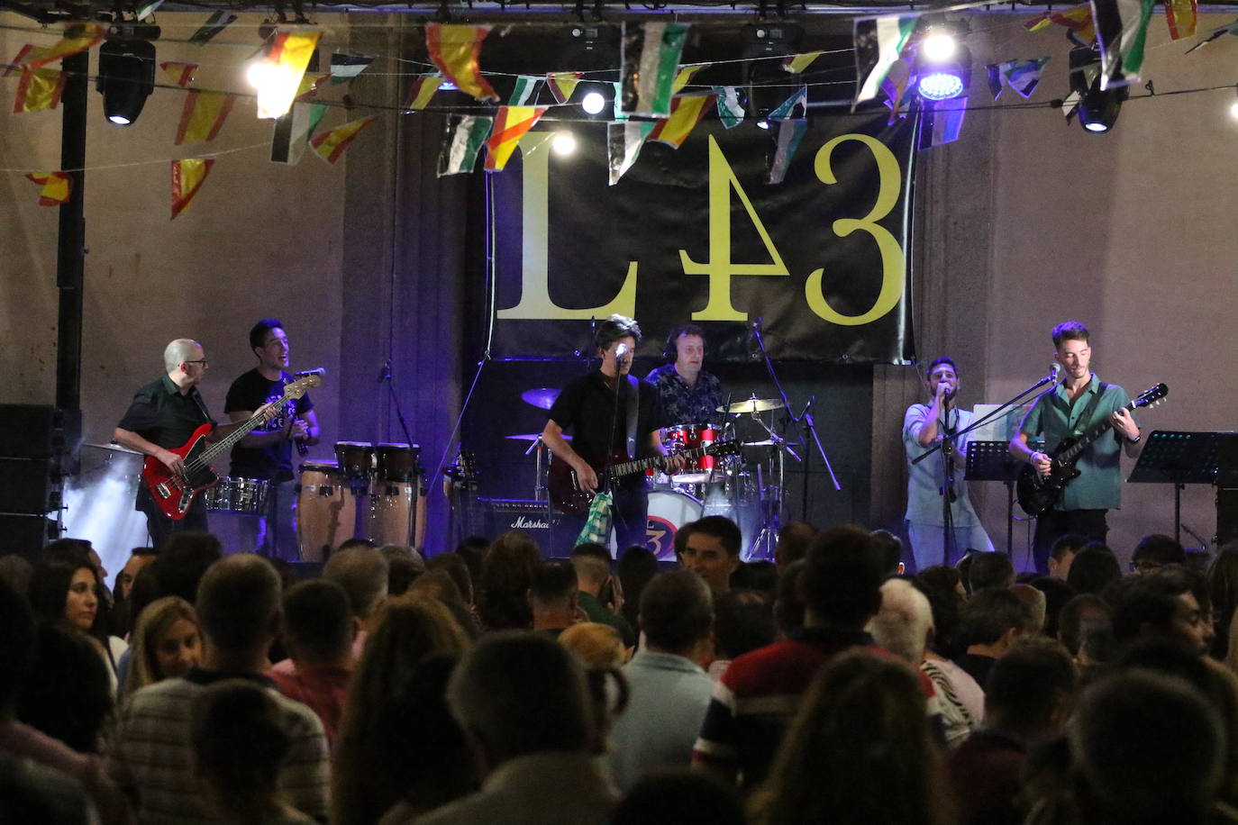 Fotos: La «velá» del barrio de Santa Catalina continúa este sábado con más música y animación