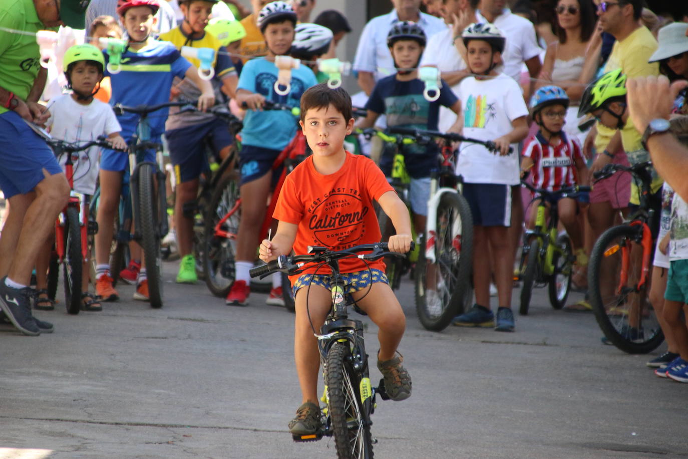 Fotos: Los más pequeños disfrutan con los juegos tradicionales en la «velá» del barrio de los Santos Mártires