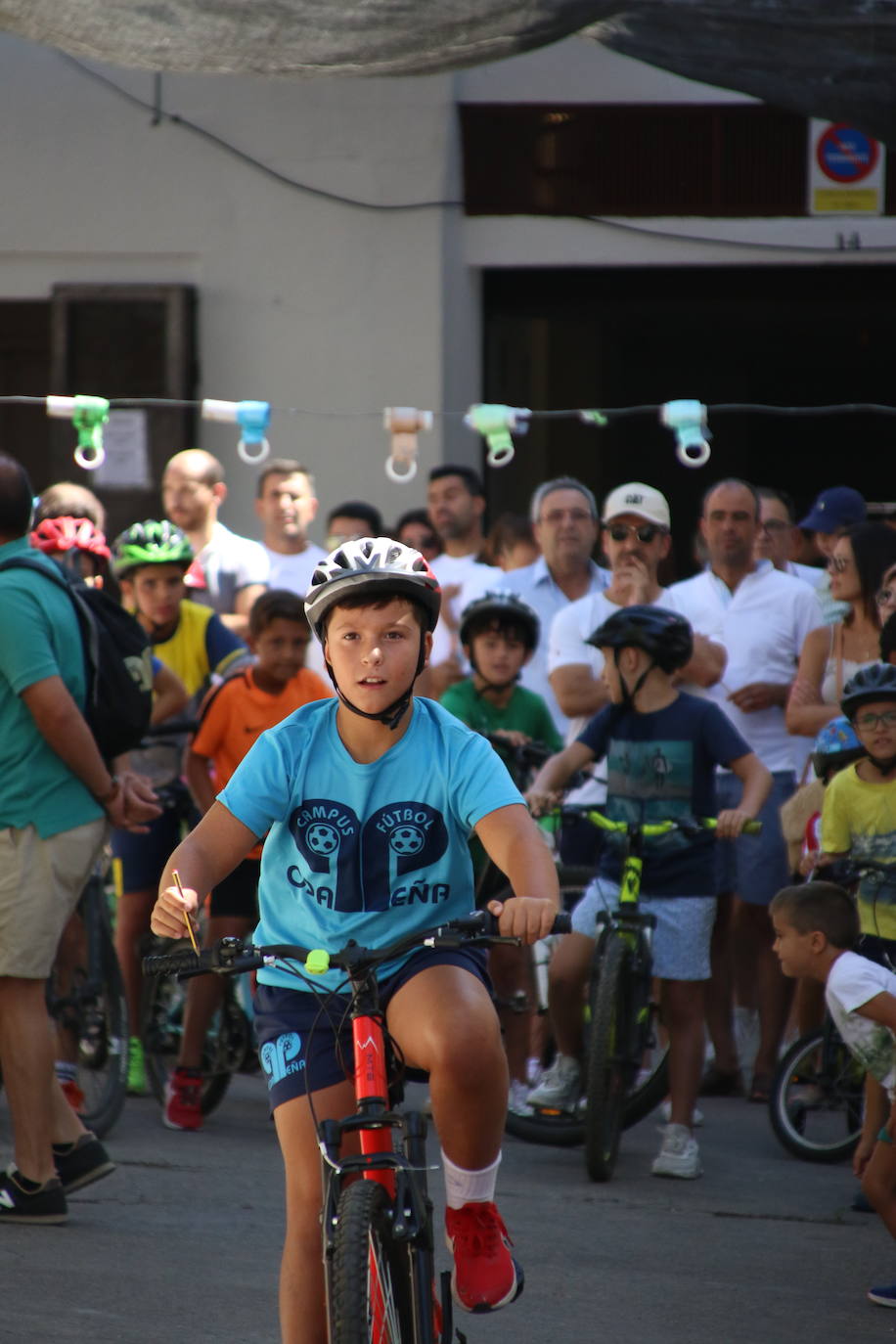 Fotos: Los más pequeños disfrutan con los juegos tradicionales en la «velá» del barrio de los Santos Mártires