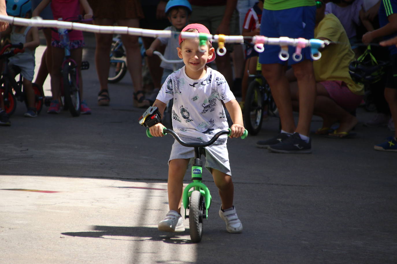 Fotos: Los más pequeños disfrutan con los juegos tradicionales en la «velá» del barrio de los Santos Mártires