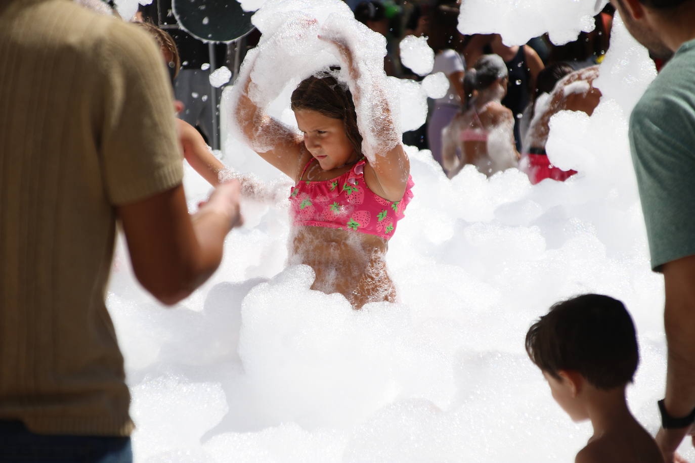 Fotos: Los más pequeños disfrutan con los juegos tradicionales en la «velá» del barrio de los Santos Mártires