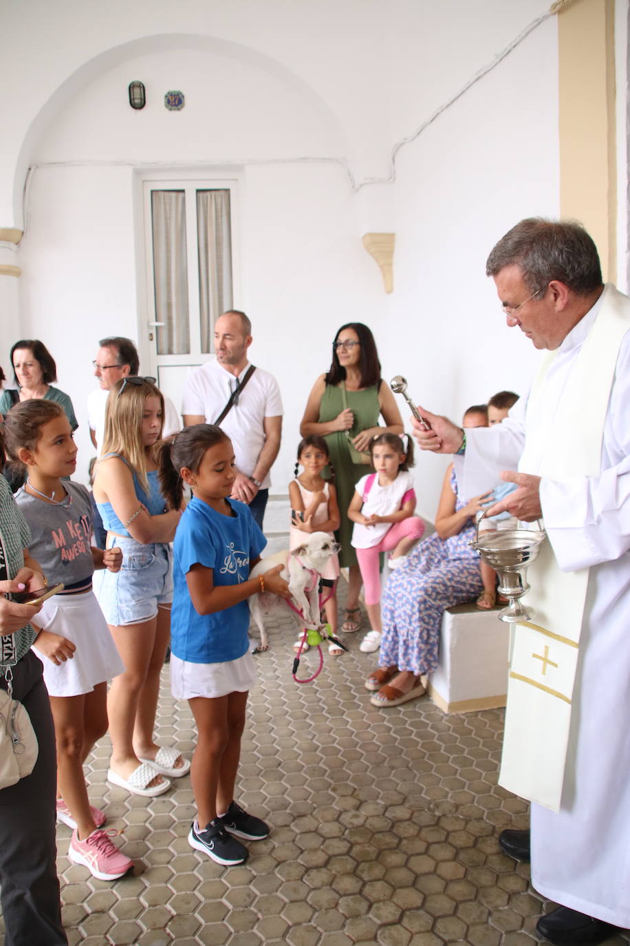 Fotos: La «velá» del barrio de San Roque continúa con la tradicional bendición de animales y los juegos infantiles