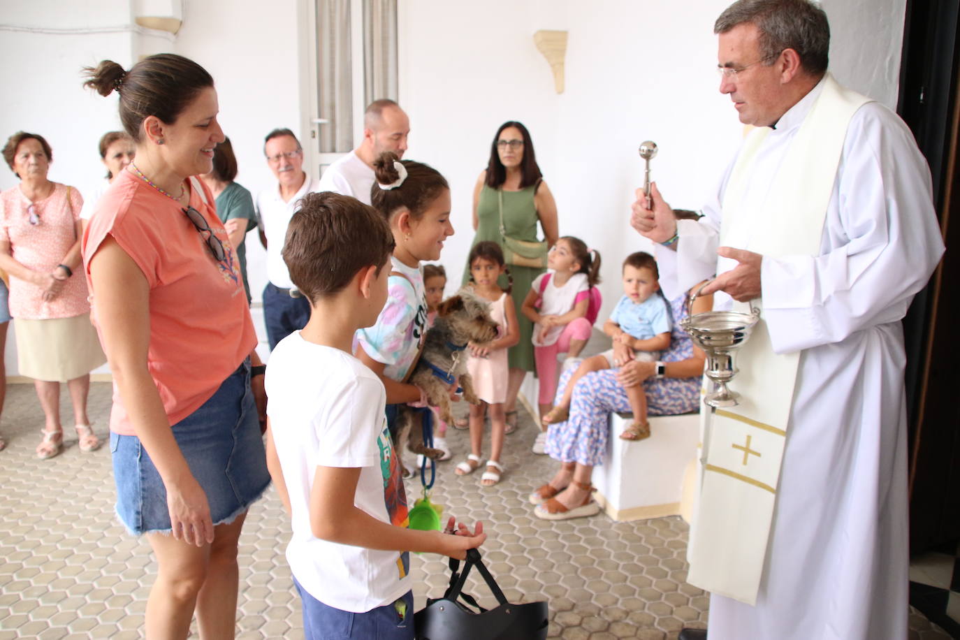Fotos: La «velá» del barrio de San Roque continúa con la tradicional bendición de animales y los juegos infantiles