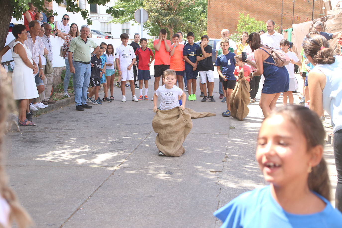 Fotos: La «velá» del barrio de San Roque continúa con la tradicional bendición de animales y los juegos infantiles