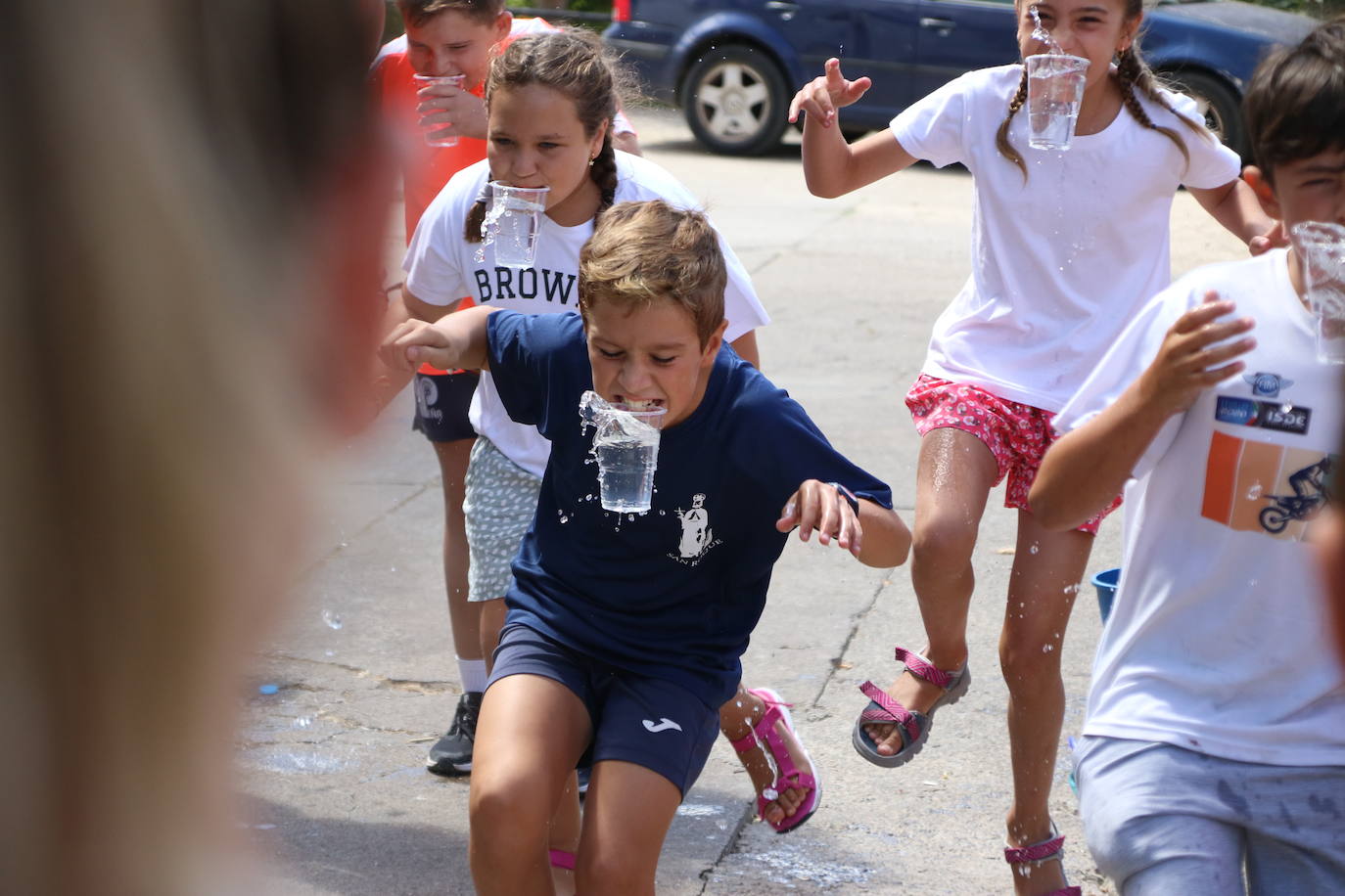 Fotos: La «velá» del barrio de San Roque continúa con la tradicional bendición de animales y los juegos infantiles