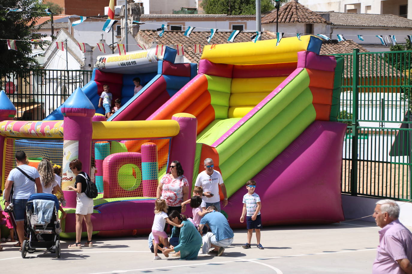 Fotos: La «velá» del barrio de San Roque continúa con la tradicional bendición de animales y los juegos infantiles