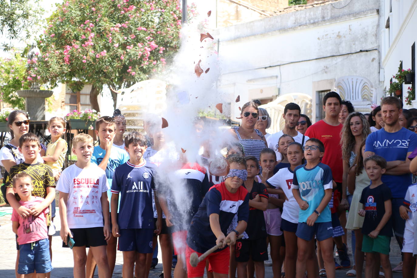 Fotos: El barrio de Santa María continúa este sábado con su tradicional «velá»