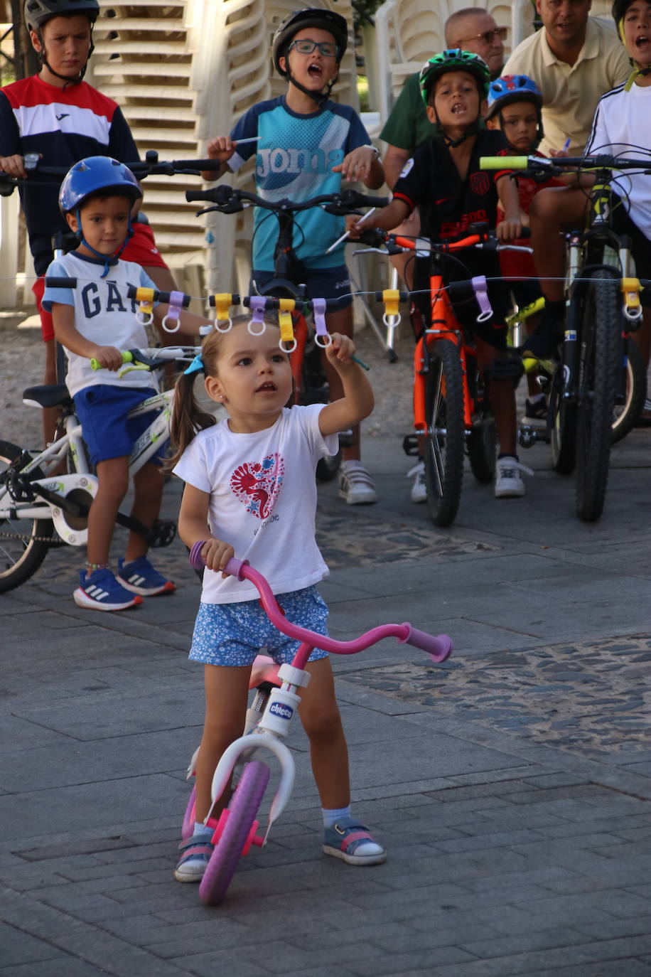 Fotos: El barrio de Santa María continúa este sábado con su tradicional «velá»