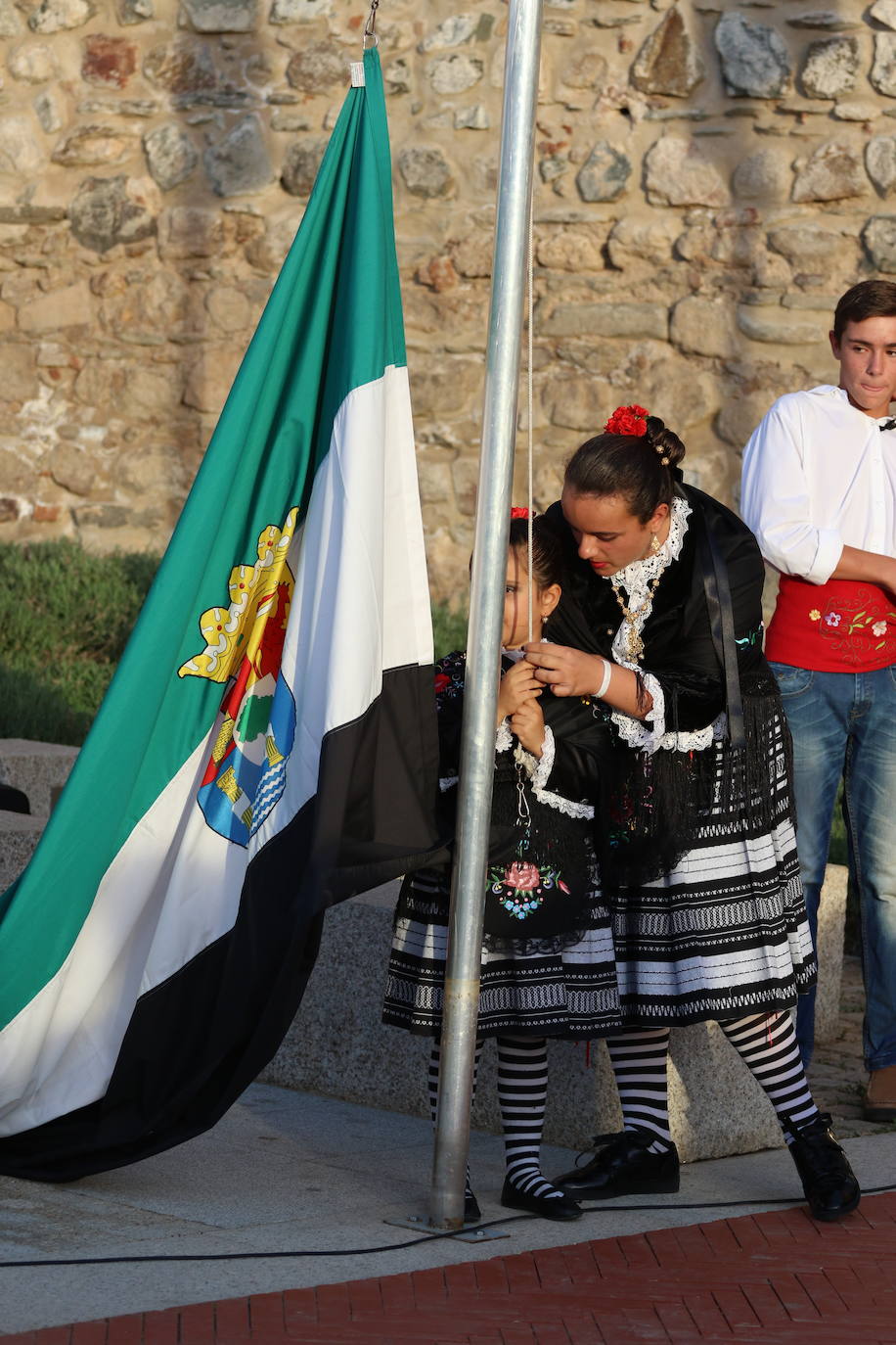 Fotos: Jerez de los Caballeros celebra el Día de Extremadura con un acto institucional en el Lienzo de Muralla
