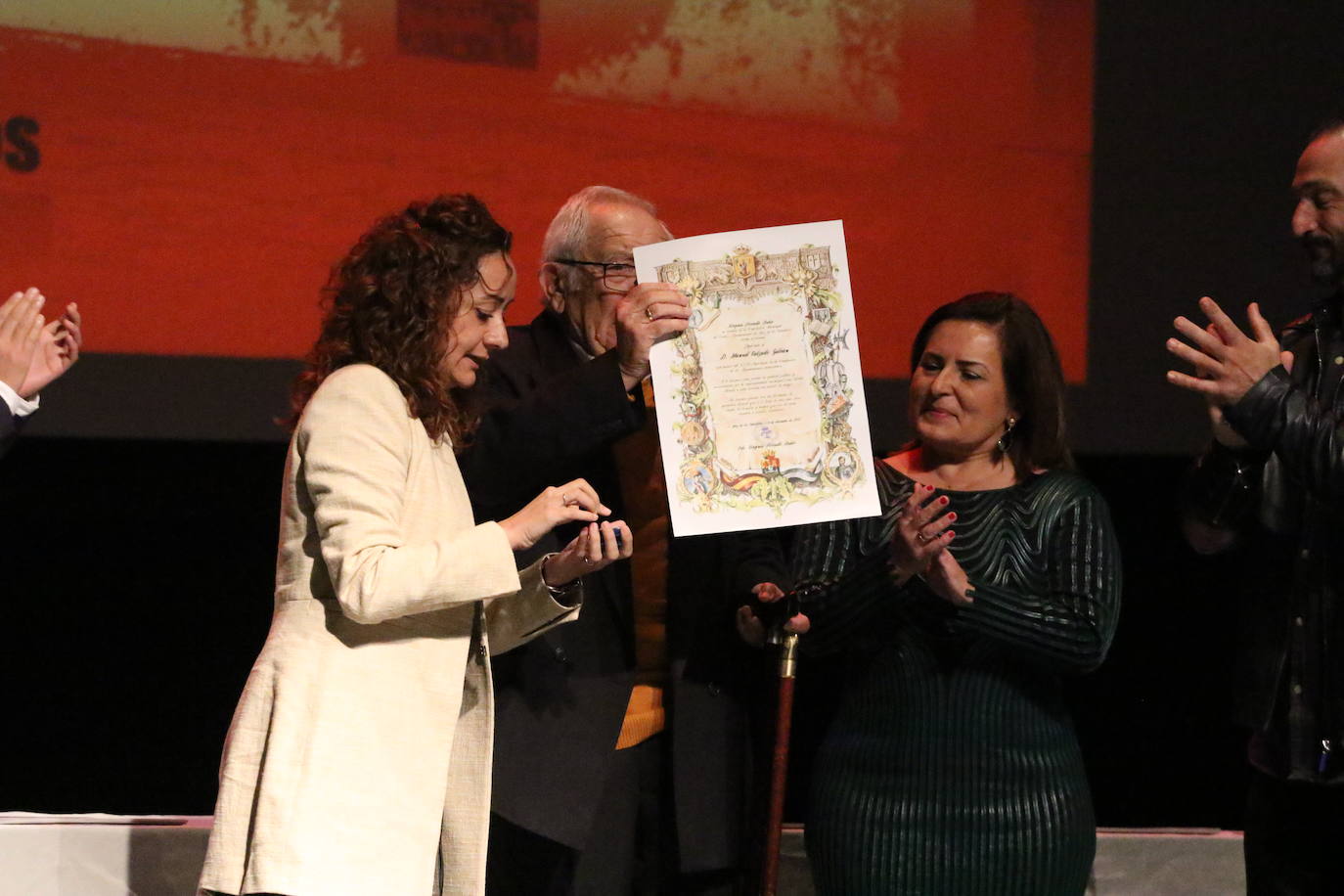 Fotos: Jerez conmemora los 40 años de ayuntamientos democráticos con un homenaje a las mujeres y hombres que han formado parte de la Corporación Municipal