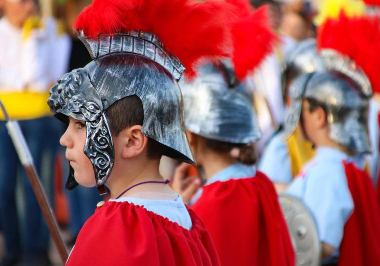 Fotogalería II: La Semana Santa infantil del CEIP «El Rodeo» vuelve a ensalzar el legado cofrade de Jerez de los Caballeros