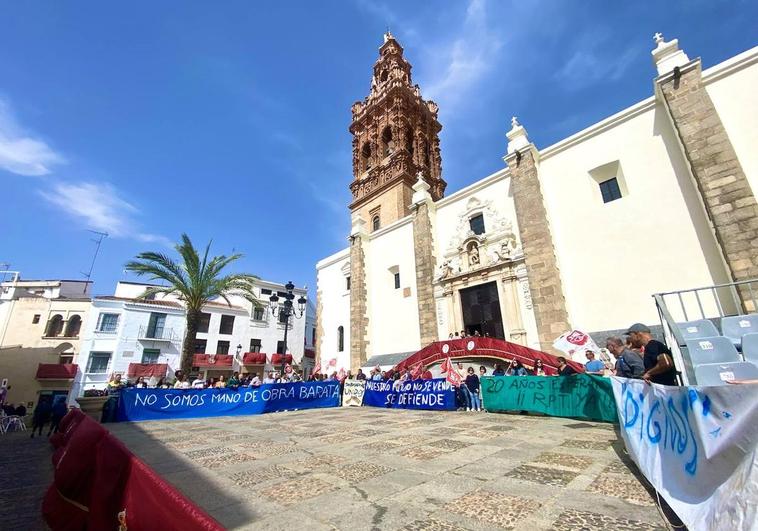 Los trabajadores del Ayuntamiento vuelven a concentrarse para reivindicar la aprobación de la RPT