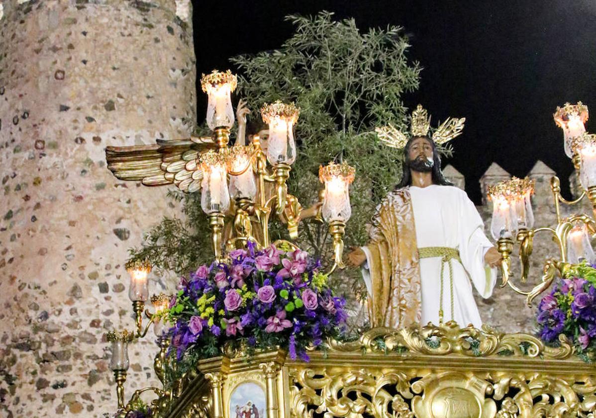 Silencio y recogimiento en la noche del Martes Santo jerezano al paso de Jesús Orando en el Huerto