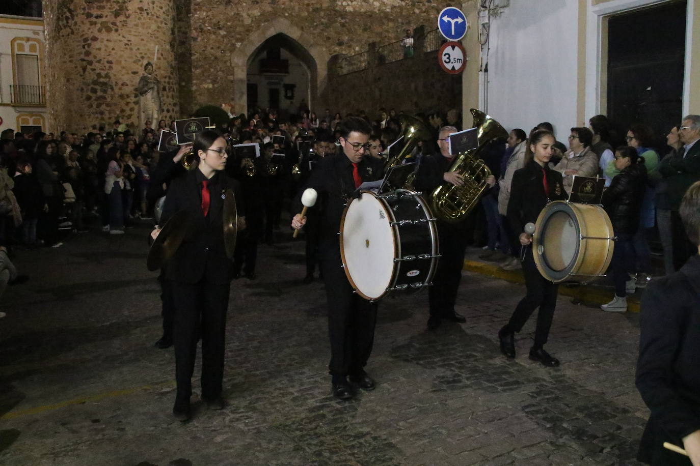 Silencio y recogimiento en la noche del Martes Santo jerezano al paso de Jesús Orando en el Huerto