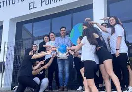 Alumnos del Instituto El Pomar, de Jerez de los Caballeros, que ha impulsado el proyecto.