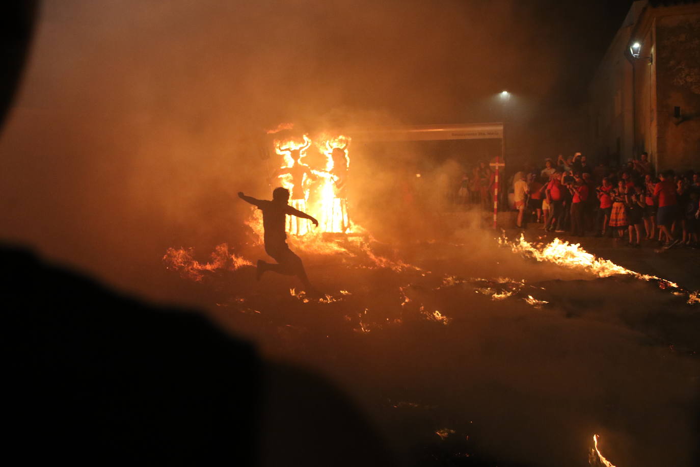 La «Quema del rabo del diablo», en imágenes