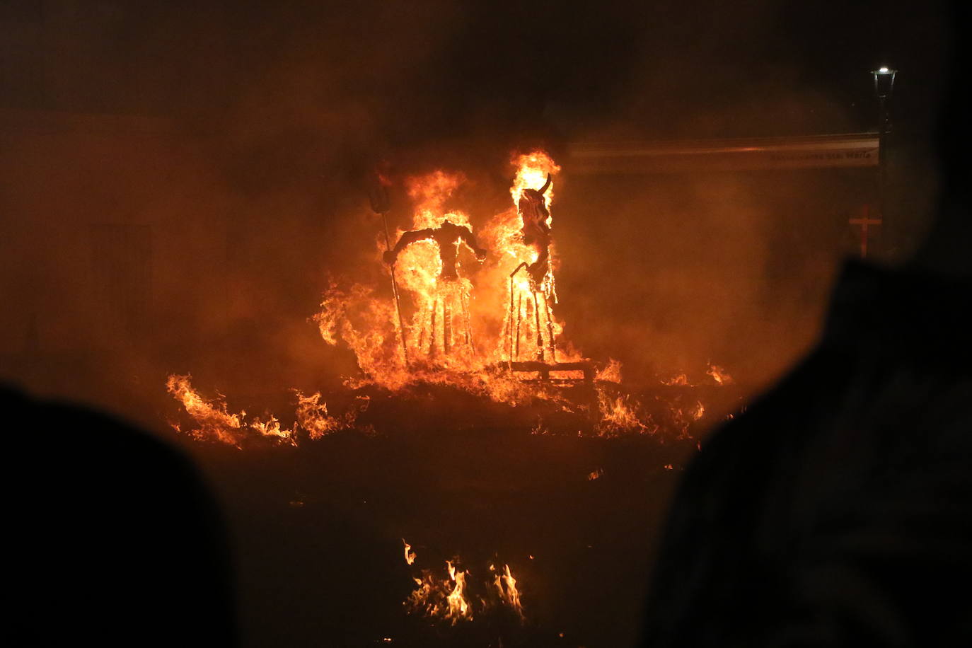 La «Quema del rabo del diablo», en imágenes