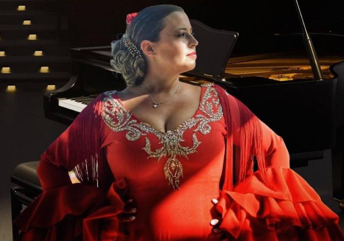 La Plaza de España acoge, este domingo, el espectáculo «La copla por bandera» a cargo de Fani Ortiz