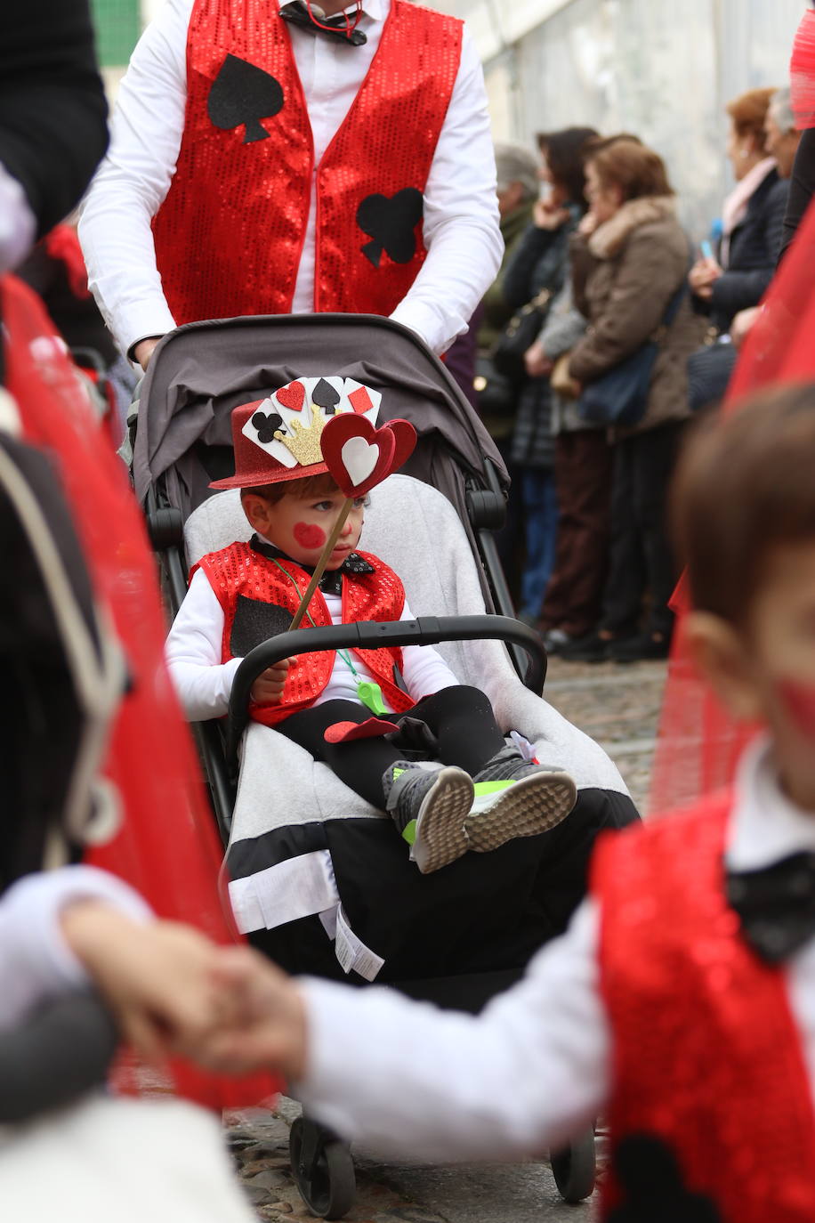 Fotos: Arranca el Carnaval en Jerez de los Caballeros con el desfile de los centros educativos