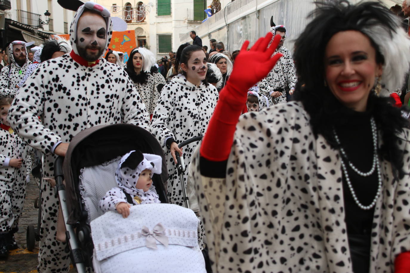 Fotos: Arranca el Carnaval en Jerez de los Caballeros con el desfile de los centros educativos